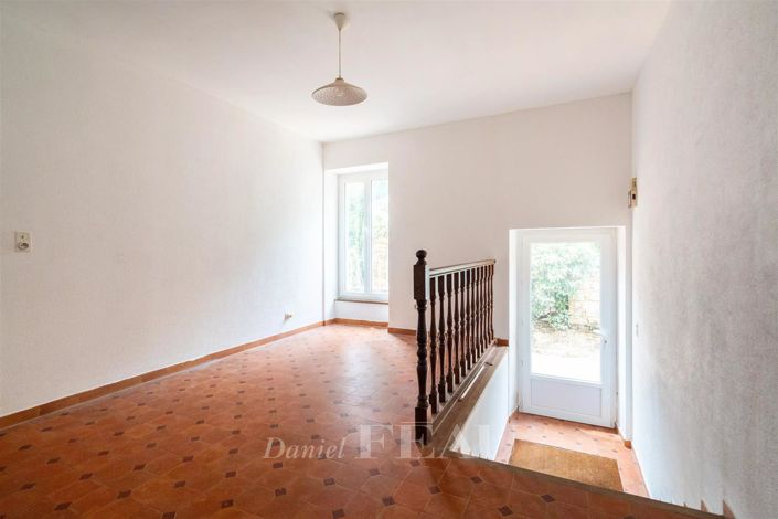 Image No.14-7 Bed House for sale