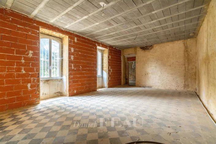 Image No.15-7 Bed House for sale