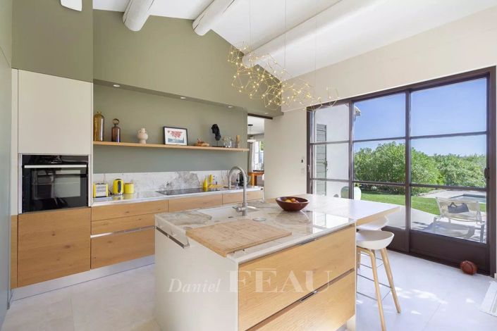 Image No.10-3 Bed House for sale