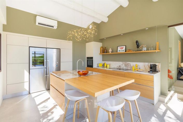 Image No.11-3 Bed House for sale