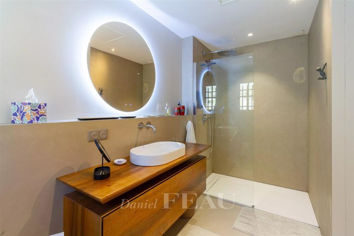 Image No.14-3 Bed House for sale