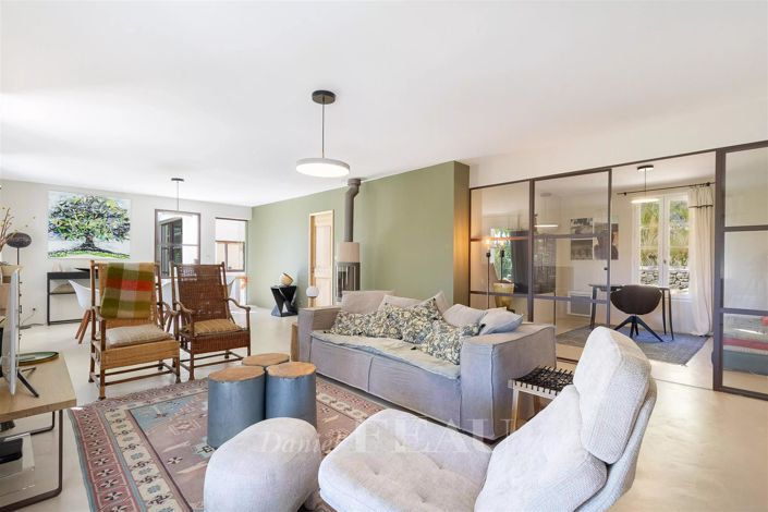 Image No.8-3 Bed House for sale