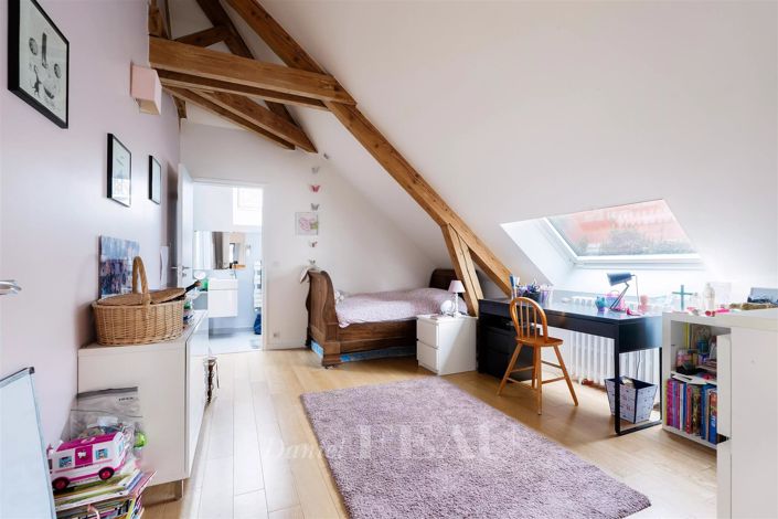 Image No.12-5 Bed House for sale