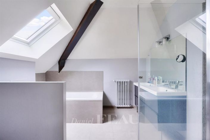 Image No.13-5 Bed House for sale