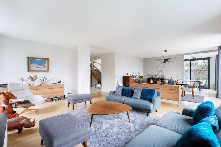 Image No.7-5 Bed House for sale