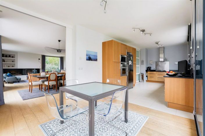 Image No.9-5 Bed House for sale