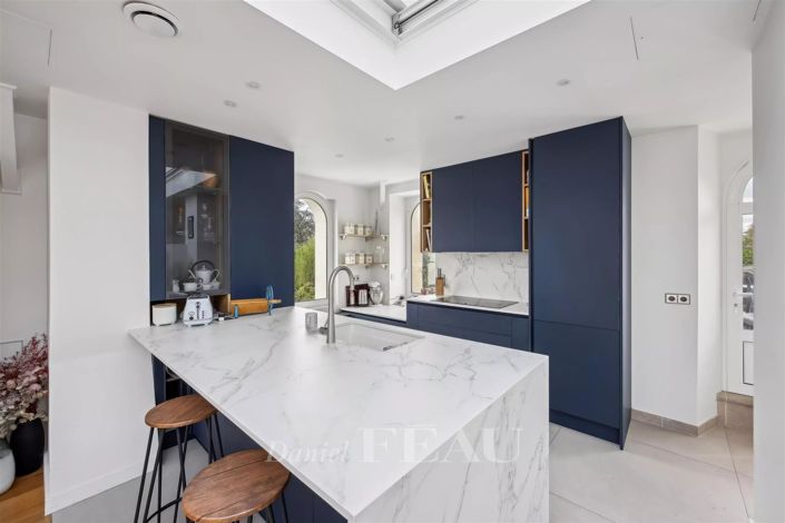 Image No.10-6 Bed House for sale