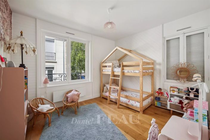 Image No.13-6 Bed House for sale