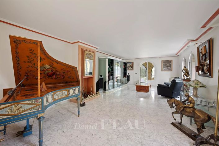 Image No.14-6 Bed House for sale