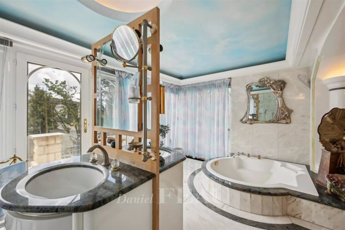 Image No.18-6 Bed House for sale