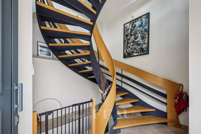 Image No.7-6 Bed House for sale