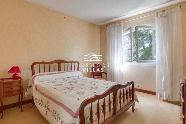 Image No.8-5 Bed House for sale