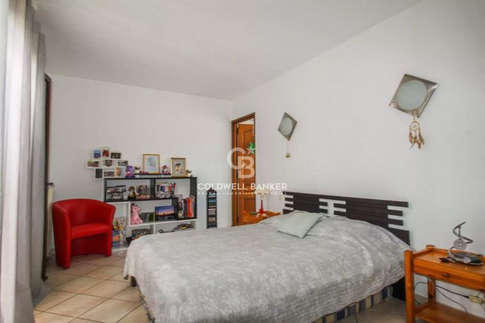 Image No.10-3 Bed House for sale