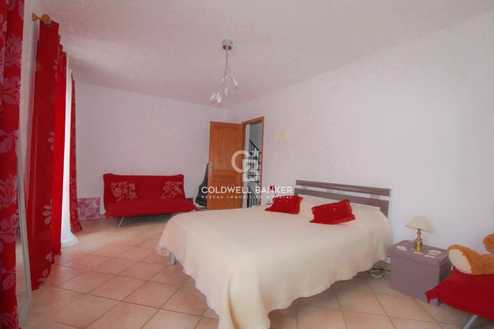 Image No.11-3 Bed House for sale