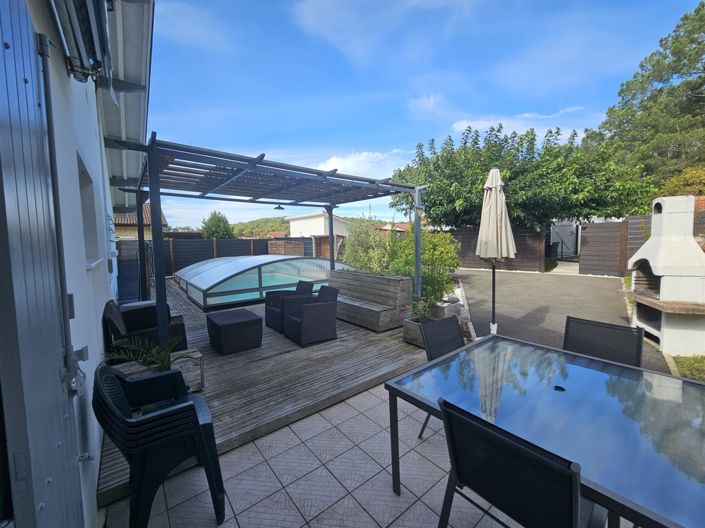 Image No.2-5 Bed House for sale