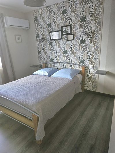 Image No.7-5 Bed House for sale