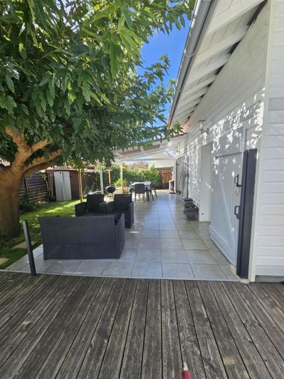 Image No.9-5 Bed House for sale