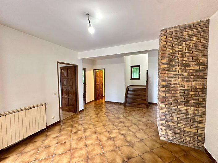 Image No.3-4 Bed House for sale