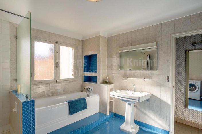 Image No.10-10 Bed House for sale