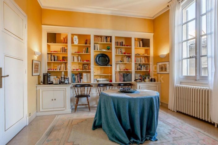 Image No.7-10 Bed House for sale