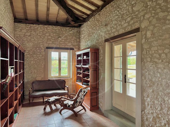 Image No.15-7 Bed House for sale