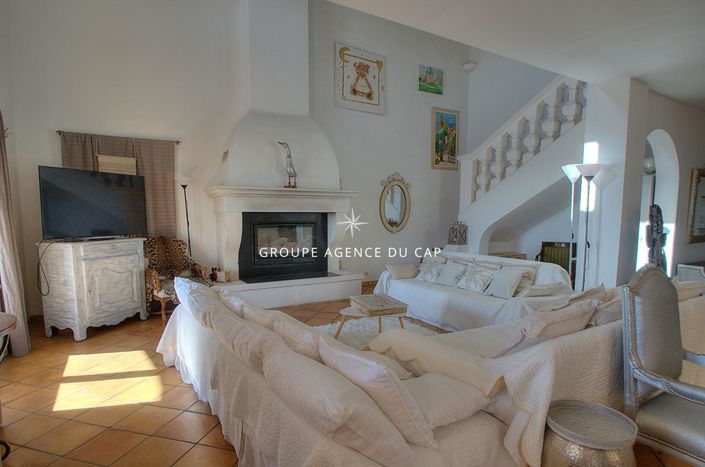 Image No.7-5 Bed House for sale