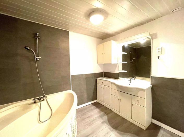 Image No.10-5 Bed House for sale