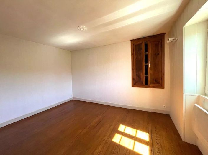 Image No.10-5 Bed House for sale