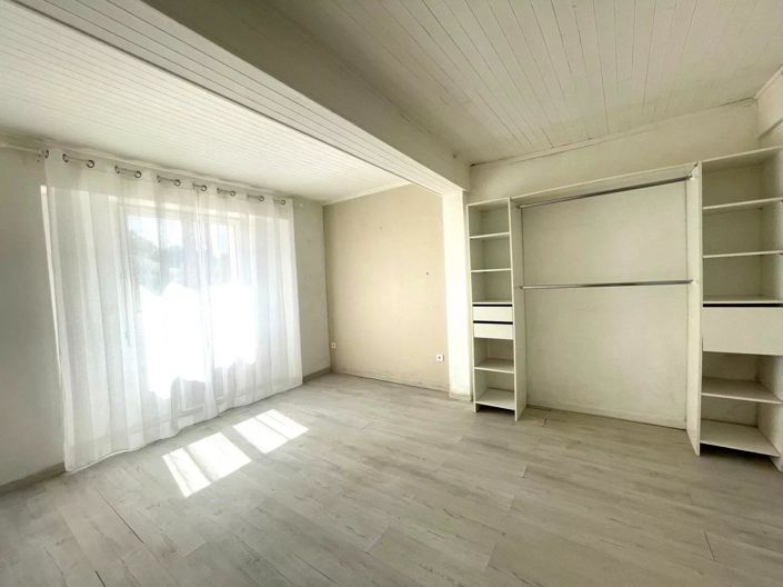 Image No.5-5 Bed House for sale