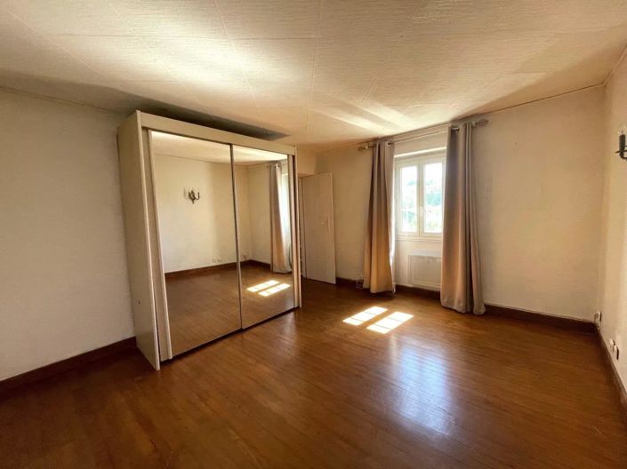 Image No.9-5 Bed House for sale