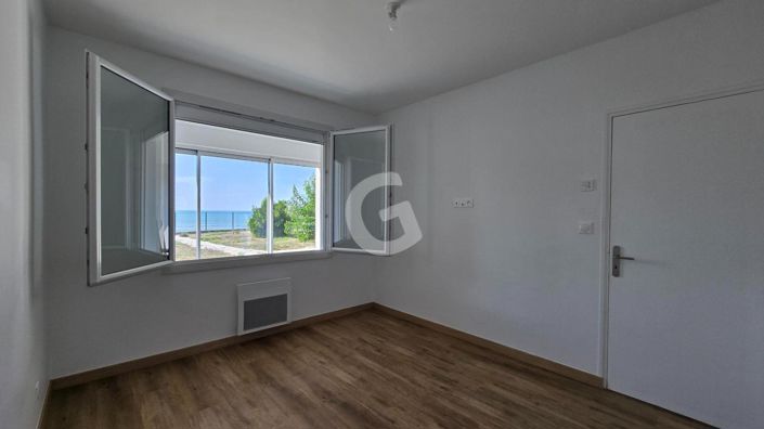 Image No.8-2 Bed House for sale