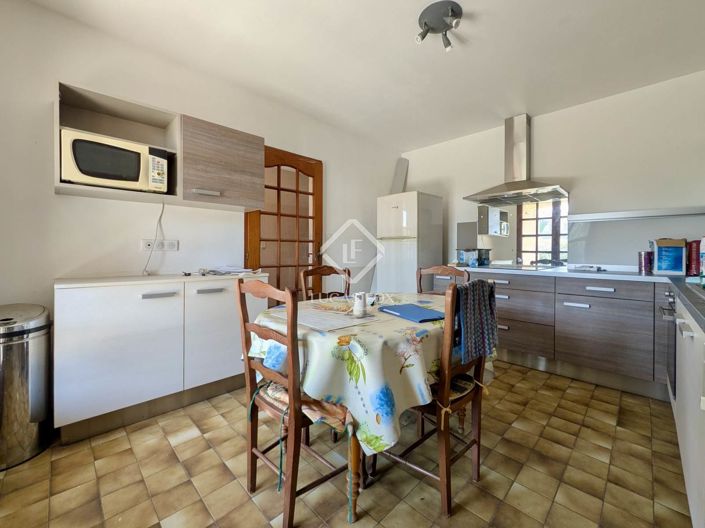 Image No.4-6 Bed House for sale