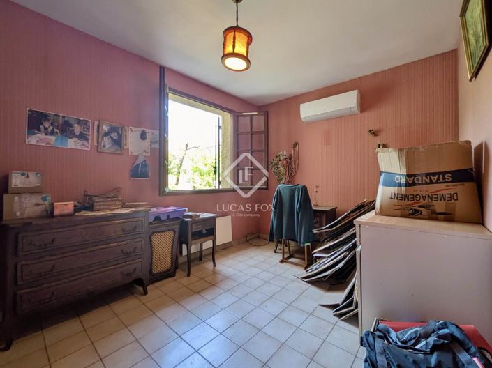 Image No.9-6 Bed House for sale