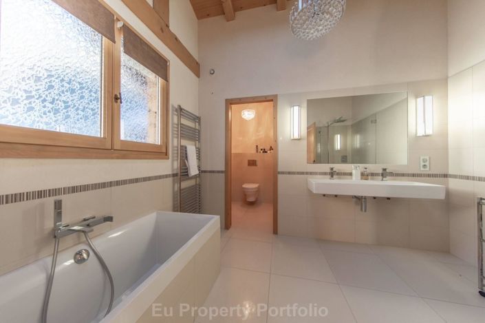 Image No.16-5 Bed House for sale