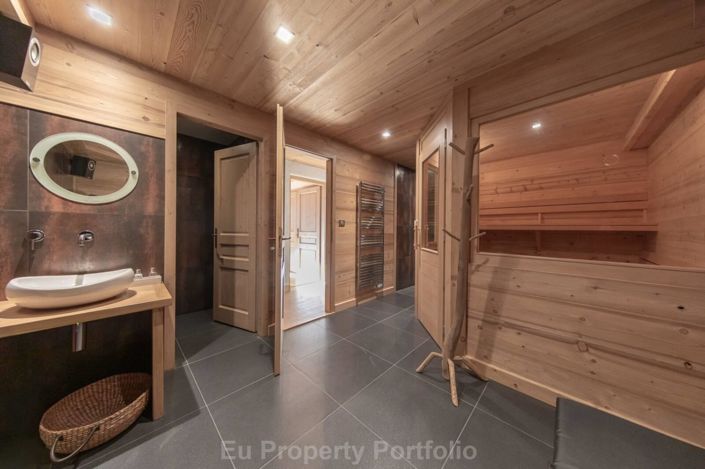 Image No.21-5 Bed House for sale