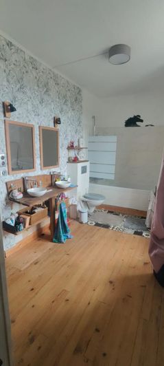 Image No.8-5 Bed House for sale