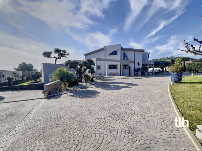 Image No.1-4 Bed House for sale