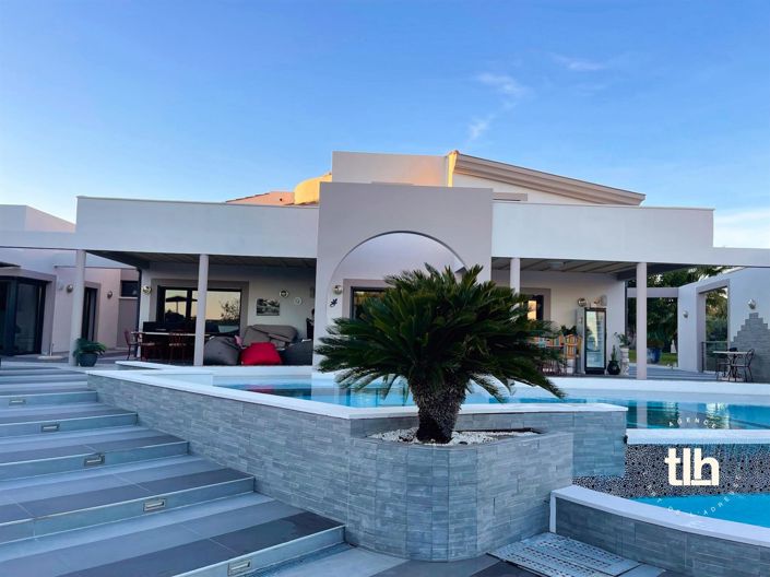 Image No.10-4 Bed Property for sale