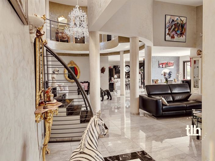 Image No.2-4 Bed Property for sale