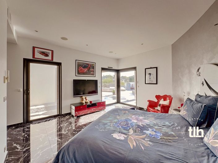 Image No.5-4 Bed Property for sale