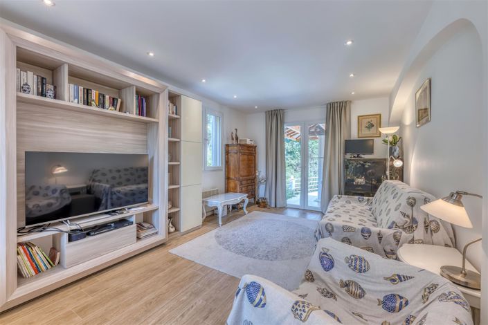 Image No.8-4 Bed House for sale