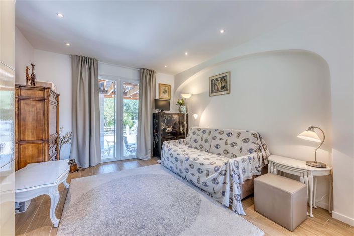 Image No.9-4 Bed House for sale