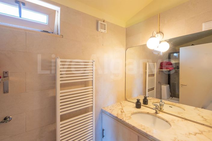 Image No.15-4 Bed House for sale