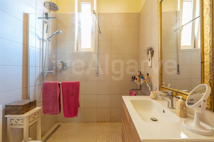 Image No.33-4 Bed House for sale