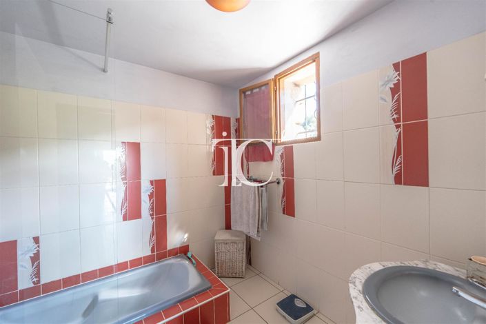 Image No.11-3 Bed House for sale