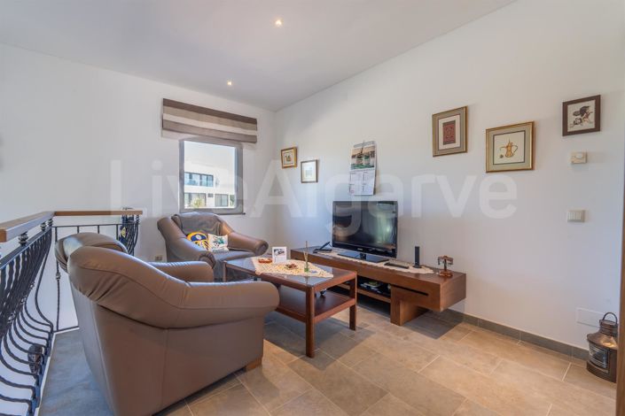 Image No.20-4 Bed House for sale