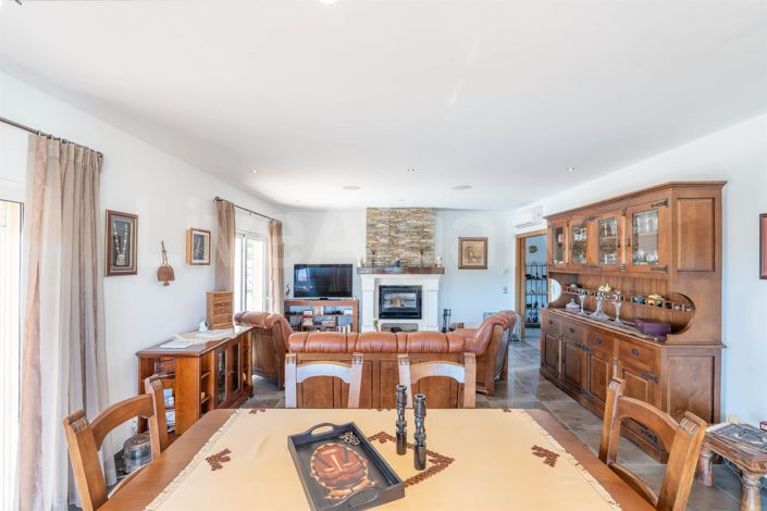 Image No.4-4 Bed House for sale