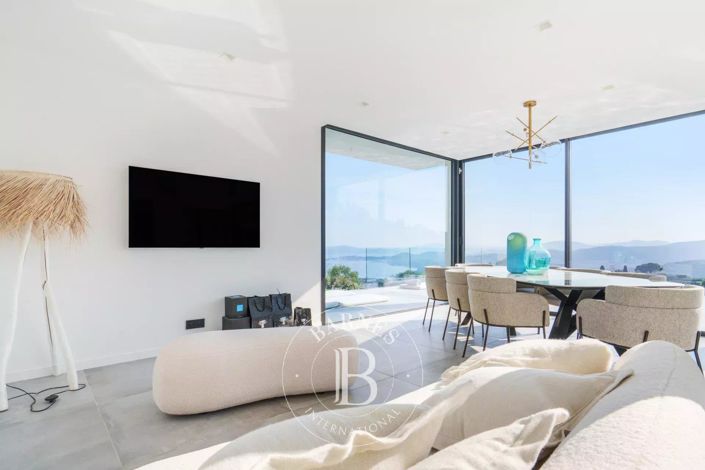 Image No.11-4 Bed House for sale