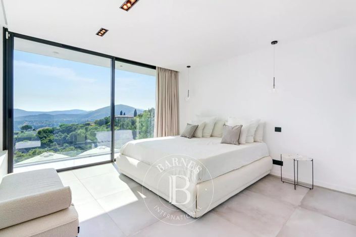 Image No.13-4 Bed House for sale