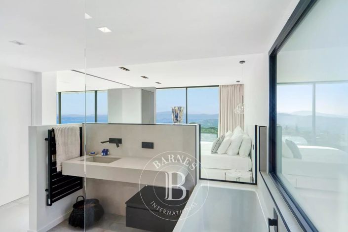 Image No.14-4 Bed House for sale